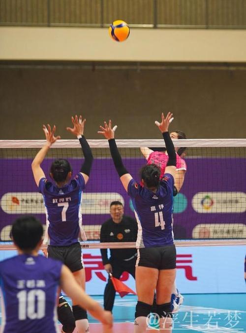 排超联赛揭幕战上演五局激战 排超联赛揭幕战上演五局激战